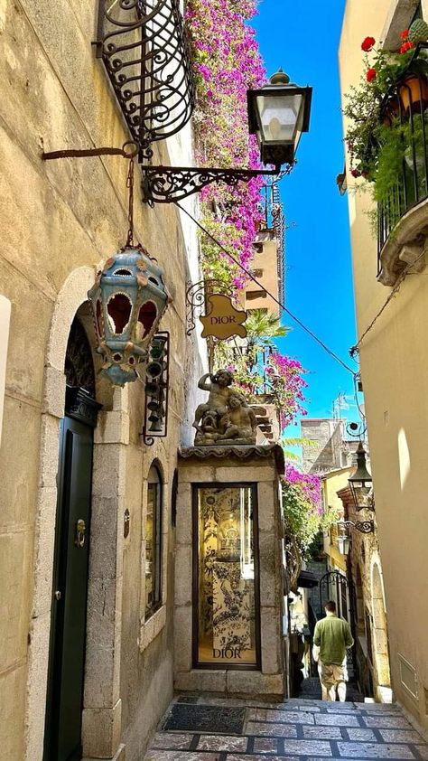 Italy Streets Aesthetic, Italy Sicily Aesthetic, Taormina Sicily Aesthetic, Sicilia Aesthetic, Sicily Italy Photography, Visiting Sicily, Italy Core, Italy Aesthetic Wallpaper, Sicily Aesthetic