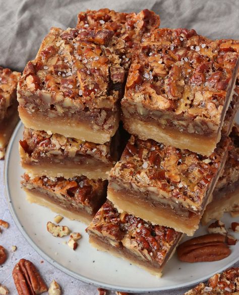 Pecan Baklava, Maple Pecan Bars, Shortbread Squares, Pecan Squares, Pecan Bars Recipe, Maple Pecan Pie, Pecan Bars, Tray Bake Recipes, Spiced Pecans