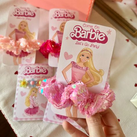 DIY Barbie Birthday Favors Diy Barbie Valentines, At Home Barbie Party, Barbie Party Favors Ideas, Barbie Birthday Favor Ideas, Barbie Fairytopia Birthday Party, 4th Birthday Barbie Party Decor, Barbie Birthday Party Crafts, Kid Barbie Birthday Party, Barbie Party Bags Ideas