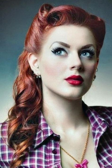 Coiffure pin up – 30 idées et tutos pour adopter la coiffure année 50 1950s Long Hairstyles, 1950s Hairstyles For Long Hair, Maquillage Pin Up, Cabelo Pin Up, Rockabilly Hairstyles, Hair Color For Fair Skin, 40s Hairstyles, 1950s Hairstyles, 50s Hairstyles