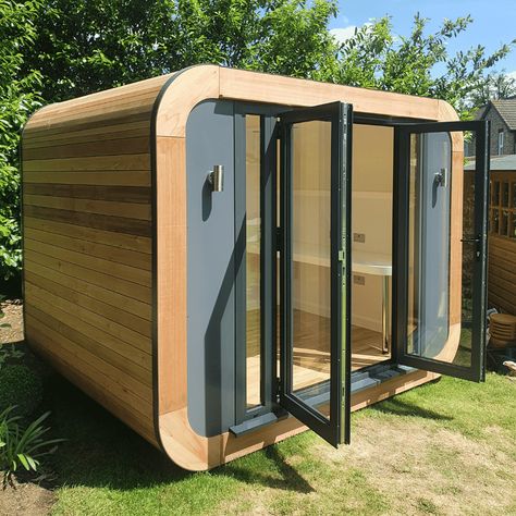 A three-room garden studio in Tunbridge Wells with cinema, kitchen and gym Garden Office Ideas, Small Garden Office, Insulated Garden Room, Micro Garden, Garden Pods, Narrow Garden, Ensuite Shower Room, Office Pods, Backyard Office