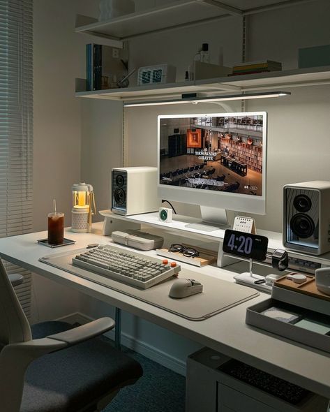 White Setup, Study Motivation Aesthetic, White Desk Setup, Baddie Room, Bedroom Ideas For Small Rooms Diy, Motivation Aesthetic, Dream Desk, Home Studio Setup, Cozy Home Office