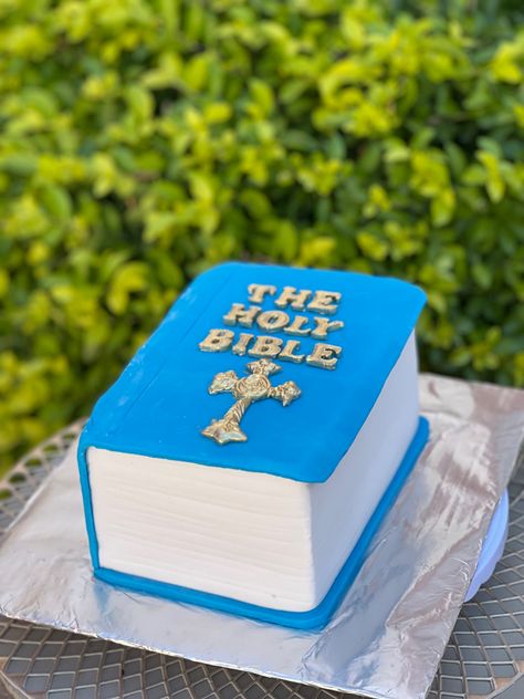 Blue bible cake Bible Cakes Ideas, Bible Cake Design Ideas, Bible Cake Birthday, Bible Cake Ideas For Pastor, Bible Cake Ideas, Bible Birthday Cake, Christian Cakes, Cake Engagement, Graduation Cake Designs