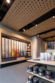 Paint Store Design Interior, Paint Shop Interior Design, Hardware Store Design Interiors, Ferreteria Ideas Design, Hardware Shop Interior Design, Hardware Store Design, Shop Interior Design Retail, Design Center Showroom, Shoe Store Design