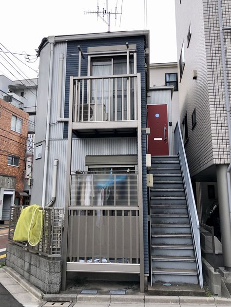 Japanese Apartment Outside, Korean Apartments Exterior, Asian Apartment Building, Japan Apartment Building, Korean Apartment Exterior, Korean Apartment Building, Korean Neighborhood, Japan Apartment Aesthetic, Japanese Apartment Exterior