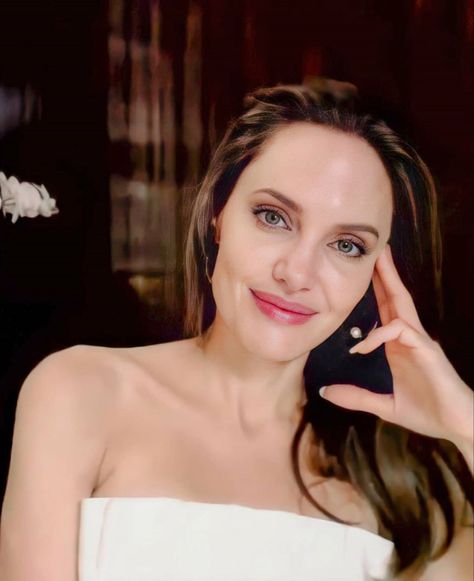 Angelina Jolie Angelina Jolie 2023 Selfie, Angelina Jolie Selfie Picture, Angelina Jolie Recent Photos, Angelina Jolie Selfie, Angelina Jolie Family, Angelina Jolie Face, Angelina Jolie Makeup, Angelina Jolie Style, Angelina Jolie Photos