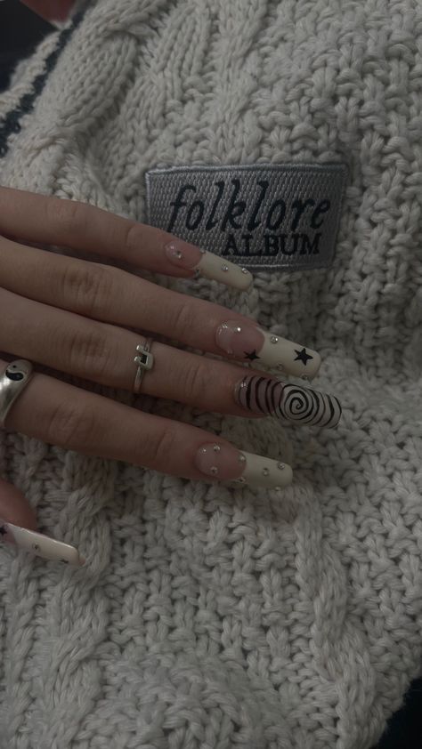 Nail Sets Aesthetic, Acrylic Nails Taylor Swift, Eras Tour Nail Ideas Folklore, Folklore Inspired Nails Taylor Swift, Mitski Nails Ideas, Nail Inspiration Taylor Swift, Mirrorball Nails Taylor Swift, Taylor Swift Nails Folklore, Folklore Inspired Nails