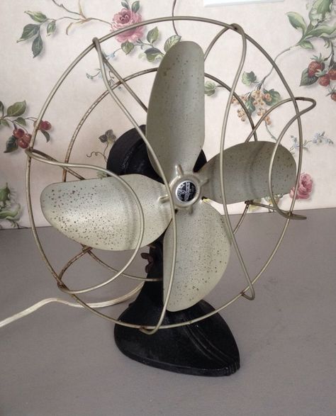 Vtg HandyBreeze Fan With Art Deco Base Electric Desk, Window Wall Decor, Antique Fans, Faux Window, Industrial Fan, Old Fan, Vintage Bookends, Vintage Appliances, Retro Fan