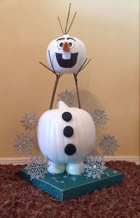 Make an Olaf Pumpkin for a fun Frozen Halloween centerpiece! Olaf Pumpkin, Frozen Halloween, Creative Pumpkin Painting, Creative Pumpkin Decorating, Character Pumpkins, Christmas Pumpkins, Pumpkin Decorating Contest, Halloween Decor Diy, No Carve Pumpkin Decorating