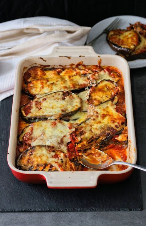 Aubergine Recipe Healthy, Aubergine Recipe, Eggplant Recipes Easy, Light Meals, Meatless Dinner, Veggie Food, Eggplant Parmesan, Mediterranean Food, Vegetable Side