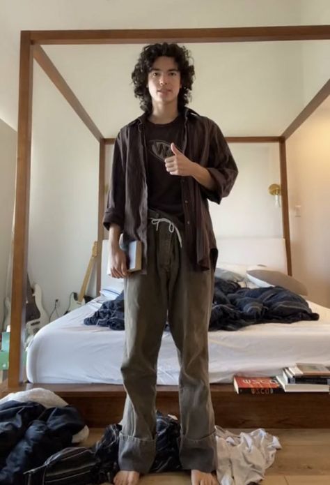 Conan Gray Superache Outfit, Conan Gray Clothes, Conan Gray Full Body Pic, Conan Gray Fashion, Conan Gray Style, Grandpa Style Aesthetic, Conan Gray Inspired Outfits, Conan Gray Outfits Inspiration, Conan Gray Aesthetic Outfit