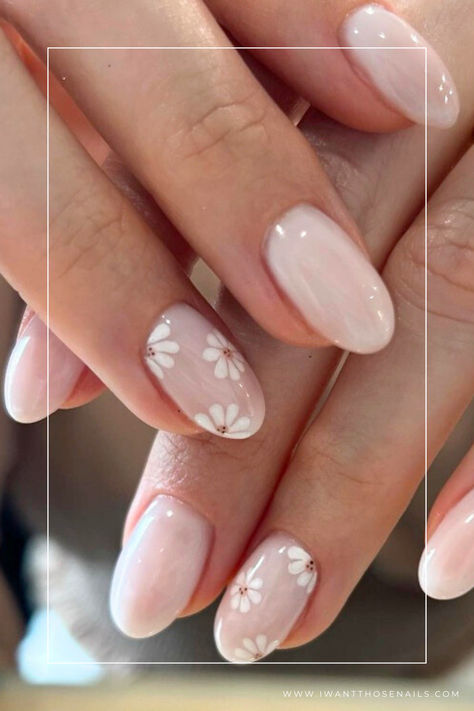 daisy nails wedding Wedding Nail Designs The Bride Almond, Spring Nails 2024 Trends Neutral, Gel X Nail Designs Wedding, Elegant Floral Nail Designs, Neutral Nail Designs Flowers, Classic Nails With A Twist, Mitral Nail Designs, White Floral Nail Art, Flower Nails Daisy