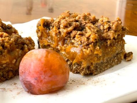 A delicious recipe made from American or Asian persimmons. Persimmon oatmeal bars are a perfect meal before a hike or foraging adventure! #TyrantFarms #PersimmonRecipes #AmericanPersimmons #Foraging #PersimmonBars Dried Persimmon Recipes, Persimmon Bars, Persimmon Butter, Persimmon Bars Recipe, Healthy Persimmon Recipes, What To Make With Persimmons, Wild Persimmon Recipes, Persimmon Recipes Healthy, American Persimmon Recipes