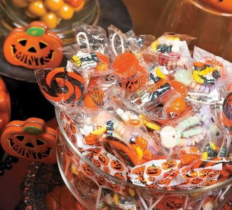 Aesthetic Candy, Cute Treats, Explore Aesthetic, Hallowen Ideas, Halloween Store, Halloween Aesthetic, Season Of The Witch, Spooky Scary, Fall Halloween Decor