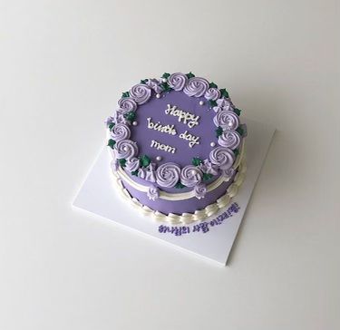 Lilac Curtains, Lavender Cakes, Violet Cakes, Purple Cakes Birthday, Bts Cake, Small Birthday Cakes, Lavender Cake, Violet Pastel, Birthday Cake With Flowers