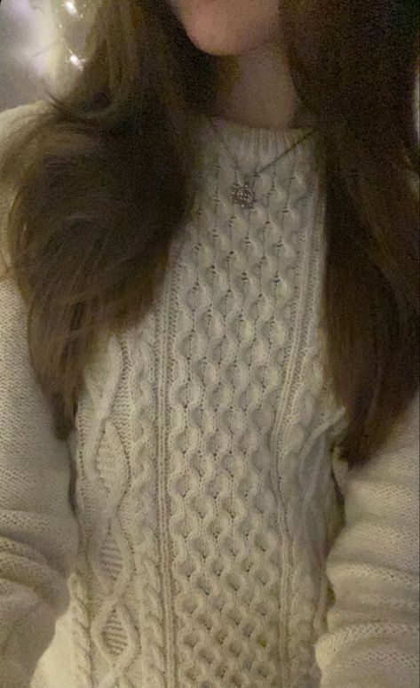 Rory Gilmore Oversized Sweater, Wooly Jumper Aesthetic, Cable Knit Jumper Outfit, Rory Gilmore Jumper, Christmas Jumper Aesthetic, Aesthetic Jumpers, Fall Sweater Aesthetic, Knitted Jumper Outfit, Rory Sweater