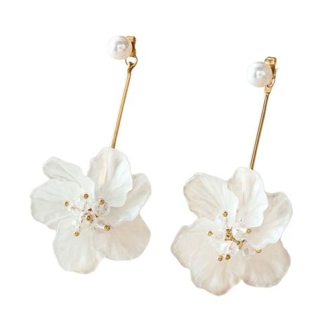 White Flower Drop Earrings With Pearl Gold Tone Hardware Very Light Weight New (Boutique Packaging) **Let Me Know If You Like To Bundle With Another Listing! **I Always Accept Reasonable Offers Cute Earrings Cute Jewelry Dainty Jewelry Summer Vacation Cute Outfits Trendy Jewelry Formal Jewelry Wedding Earrings Lovers Gift Holiday Gift Gift For Her Tags : Anthro Anthropologie Free People We The Free Zara Zara Jewelry Lili Pulitzer Kendra Scott 8 Other Reasons Dolls Kill Lili Clasps For Love And L Cherry Drop Earrings, Jewelry Formal, Anthropologie Earrings, Bubble Earrings, Monogram Earrings, Formal Jewelry, Zara Jewelry, Flower Drop Earrings, Jewelry Summer