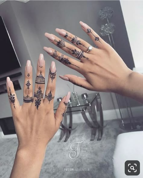 Henna Finger Tattoo, Henne Tattoo, Jagua Henna, Jagua Tattoo, Tattoo Designs Hand, Tato Henna, Hamsa Tattoo, Hand And Finger Tattoos, Finger Tattoo Designs