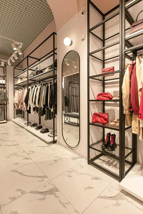 Fashion Shop Interior, Tor Design, Fashion Store Design, Store Shelves Design, A Clothing Store, Retail Store Interior Design, Clothing Store Interior, Clothing Store Design, Store Design Boutique