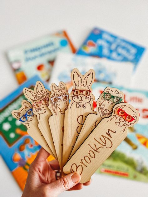 Childrens Art Display, Toddler Decor, Art Display Kids, Kids Easter Basket, Laser Engraved Ideas, Personalized Bookmarks, Bookmarks Kids, Gifts Teacher, Reading Gifts