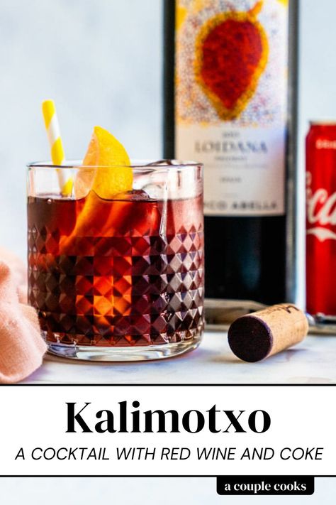 Apple Sangria Recipes, Cozy Fall Drinks, Apple Cider Sangria Recipe, Red Wine Cocktails, Fall Sangria Recipes, Caramel Apple Sangria, Sparkling Apple Cider, White Wine Sangria Recipe, Fall Drink Recipes