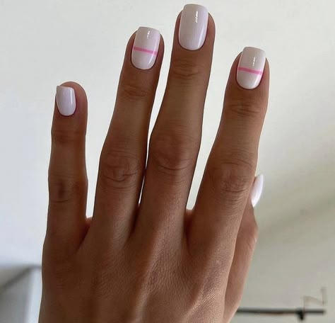 White And Pink Manicure, Pink White Design Nails, White Nails Pink Accent, Short Nail Pink And White, White Manicure With Design, Gel Polish Nail Designs White, Pink And White Spring Nails, White Nails With Pink Accent, White Nails 2023 Trends