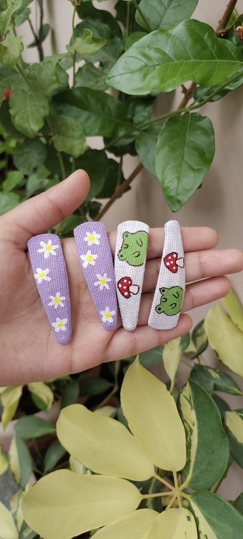 Fabric Hair Clips, Hair Pins Diy, Hair Clips Diy, Diy Embroidery Patterns, Nature Dress, Cute Paintings, Normal Hair, Hair Painting, Diy Embroidery