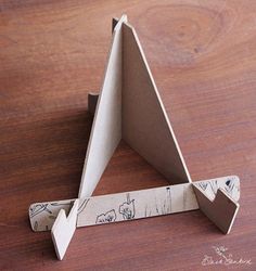 DIY Cardboard Bookstand (Someday Crafts) | Diy cardboard, Crafts ... Diy Book Holder, Diy Book Stand, Diy Cardboard Crafts, Diy Phone Stand, Carton Diy, 달력 디자인, Book Stand, Diy Cans, Diy Holder