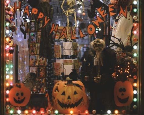 Traditional Halloween Aesthetic, Early 2000s Halloween Aesthetic, Y2k Halloween Aesthetic, Nostalgic Halloween Aesthetic, 2000s Halloween Aesthetic, Old Halloween, 80s Halloween Aesthetic, Early 2000s Halloween, 90s Halloween Aesthetic