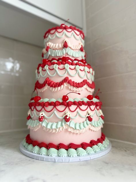 Be on trend with a vintage inspired wedding cake. Whatever your colour palette this style of cake is guaranteed to turn heads at your wedding! Olivia Instagram, Marie Antoinette Wedding, Vintage Sweets, The Perfect Marriage, Vintage Birthday Cakes, Making Cakes, Beautiful Birthday Cakes, Barbie Cake, Fake Cake