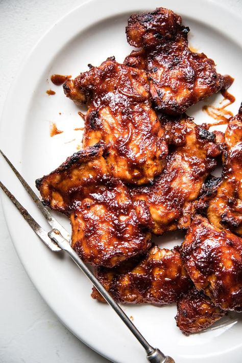 A simple, quick homemade BBQ sauce is the secret to this oven-baked BBQ chicken thigh recipe. It cooks to sticky, sweet-savory perfection and makes them as deletable as they are easy. Bbq Boneless Chicken Thighs, Bbq Chicken Sides, Baked Bbq Chicken Thighs, Baked Bbq Chicken Recipes, Chicken Thighs In Oven, Oven Baked Bbq Chicken, Chicken Thigh Recipe, Bbq Chicken Thighs, Easy Bbq Chicken