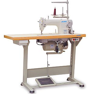 i use one almost everyday, its like a best friend ^-^    Juki 8700 Industrial Sewing Machine Industrial Ideas, Juki Sewing Machine, Sewing Machines Best, Sawing Machine, Trendy Sewing Projects, Sewing Machine Quilting, Trendy Sewing Patterns, Sewing Machine Basics, Sewing Projects Clothes