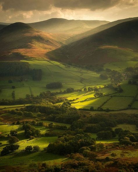 @Regranned from @rural_love - The beautiful rolling countryside of England at it's absolute best. A very dreamy shot by @lens_district ▫ ▫️ Today's curator: @thefoxesmeadow ▫ Please tag #rural_love for a chance to be featured 🖼 #rl_lensdistrict ▫️▫️▫️▫️▫️▫️▫️▫️▫️▫️▫️▫️▫️▫️▫️▫️▫️Rural Love Curating Team: 👬👭👫@open_road_living (founder) | @bodneyboo | @emandthewildthings | @soeteolivier | @tomsawczyn | @thefoxesmeadow 🍊 Tags : #lakedistrict #countryside - #regrann Lukisan Lanskap, Wow Photo, 판타지 아트, Rolling Hills, Alam Yang Indah, English Countryside, Open Road, Nature Landscape, Nature Aesthetic