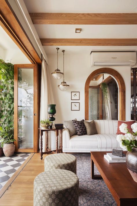 For her parents' Kochi home, Houston-based interior designer Ryia Jose of Kin and Kasa created a serene and soulful space that holds a mirror to her childhood bungalow. The Grit And Polish, Grit And Polish, Indian Living Room, Indian Interiors, Indian Home Design, Indian Home Interior, Casas Coloniales, Indian Homes, Indian Home