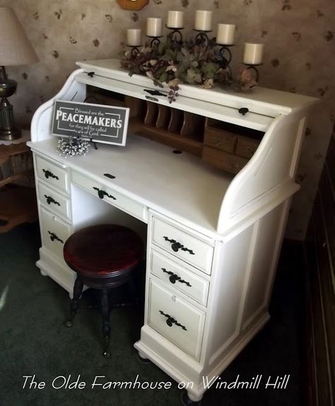 The Olde Farmhouse on Windmill Hill: Desk Makeover~How to Update an Oak Rolltop Desk Antique Makeover, Diy Desk Makeover, Piano Seat, Refurbished Desk, Rolltop Desk, Desk Makeover Diy, Desk Redo, Painted Bunting, Roll Top Desk