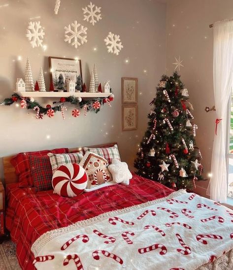 Christmas Room Inspiration, Holiday Bedroom Decor, Holiday Room Decor, Cute Christmas Ideas, Holiday Bedroom, Christmas Decorations Apartment, Christmas Dreaming, Holiday Room, Cozy Christmas Decor