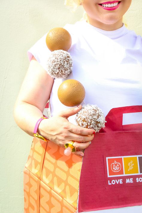 Last Minute DIY Dunkin Donuts Munchkins Inspired Costume! Dunkin Donuts Costume, Donut Halloween Costume, Munchkin Costume, Duncan Donuts, What To Be For Halloween, Donut Costume, Pumpkin Lanterns, Cute Group Halloween Costumes, Diy Donuts