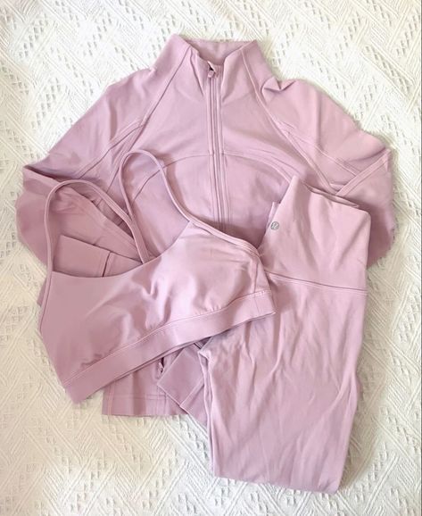 Lululemon Pink Outfit, Lulemon Aesthetic, Pink Sports Aesthetic, Aesthetic Gym Fits, Pink Gym Outfit, Pink Workout Gear, Pink Workout Outfit, Look Academia, Define Jacket Luon