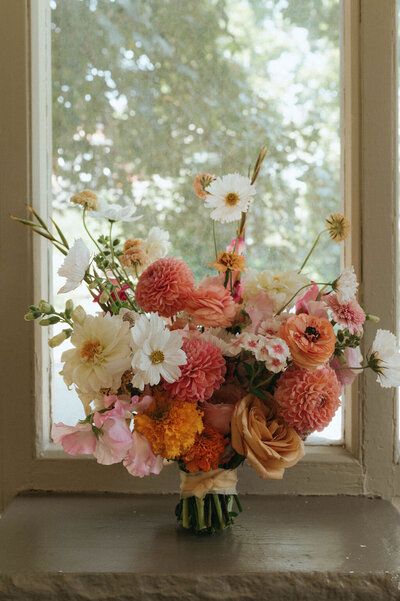 A colourful wedding day for Shayan & Daniele at a downtown Toronto Art Gallery. All florals were designed using a majority of locally grown Ontario flowers. Spring Wedding Greenery, California Native Flower Bouquet, Floristry Design Floral Arrangements, Bright Fall Wedding Florals, Abstract Wedding Florals, European Wedding Flowers, Wedding Florals Summer, Wedding Fall Bouquets, Wedding Flower Styles