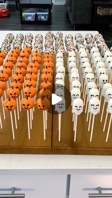 Sweet Whimsy Shop | Cake Pops | Bakery & Tutorials on Instagram: "Here’s how I make my little ghost cake pops…from my home kitchen (cottage food licensed 😉), using just a spoon as a tool. I’ve made tens of thousands of these over the years, all in my home (for better or worse 🤪). My favorite part is the piping…and also lining up a tiny army of ghosts at the end! If you want more info on the full tutorial to make your own ghost (and 3 other Halloween cake pops), comment HALLOWEEN then check your messages for a link & 50% discount code (and be sure to ❤️ or reply to that DM if you want to receive future messages…another “fun” Instagram update 😑)👻🍰🎉 . . . #cakepops #ghostcakepops #halloweentreats #cottagefoodbaker #wip #cakepopsofig #cakepoptutorial #halloweencakepops #halloweenbaking" Halloween Ghost Cake Pops, Halloween Cake Pop Bouquet, Ghost Cake Pops Halloween, How To Make Ghost Cake Pops, Cute Halloween Cake Pops, How To Make Halloween Cake Pops, Halloween Themed Cake Pops, Cake Pop Halloween Ideas, Halloween Themed Baked Goods