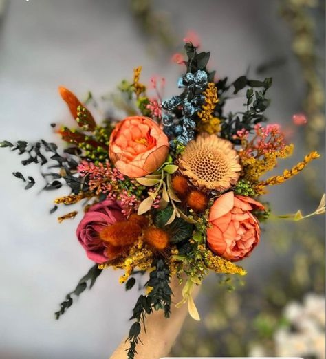 Bridal Bouquet Boho Wild Flowers, Fall Wedding Flowers Wildflowers, Small Autumn Wedding Bouquet, Fall Wild Flower Wedding Theme, Fall Inspired Bouquet, Burnt Orange Wildflower Bouquet, Wedding Flowers Small Bouquets, Autumn Wedding Flowers September, Small Boho Bouquet Wedding