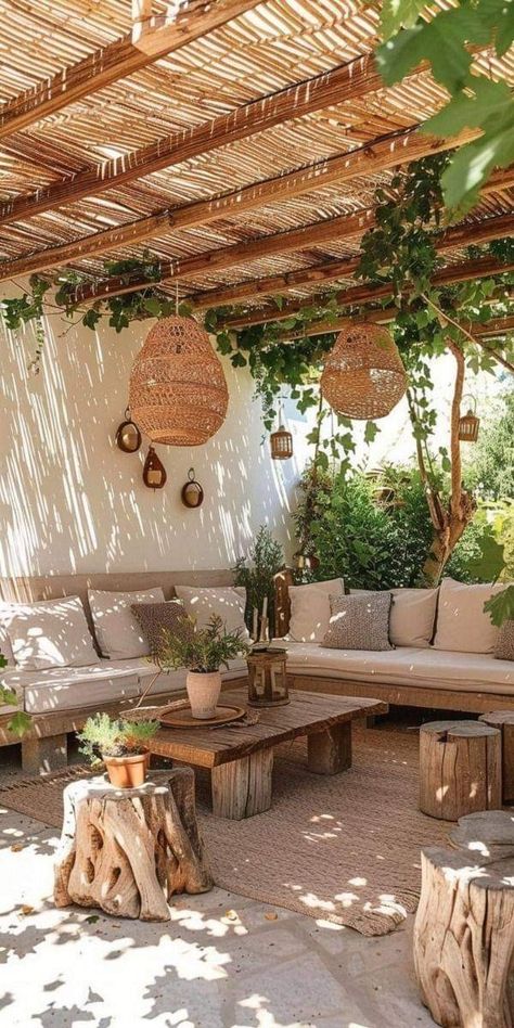 Outdoor Lighting Mediterranean, Boho Patio Furniture Ideas, Mediterranean Lounge Room, Mediterranean Backyard Ideas, Mediterranean Patio Ideas, Mediterranean Patio, Ideas Terraza, Boho Patio, Boho Garden