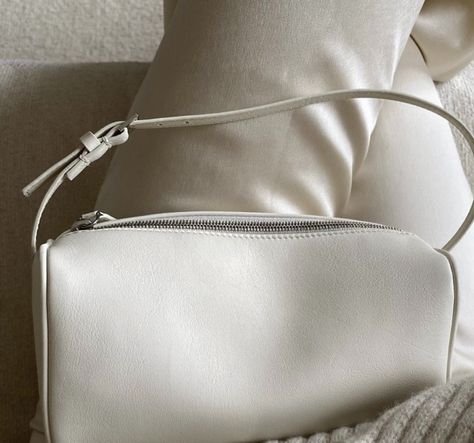 Luxury White Classic Baguette Bag, Chic White Leather Baguette Bag, The Rowification, White Everyday Baguette Bag, Chic White Baguette Bag, White Rectangular Baguette Bag, The Row 90s Bag, White Bag Outfit, 90s Bag