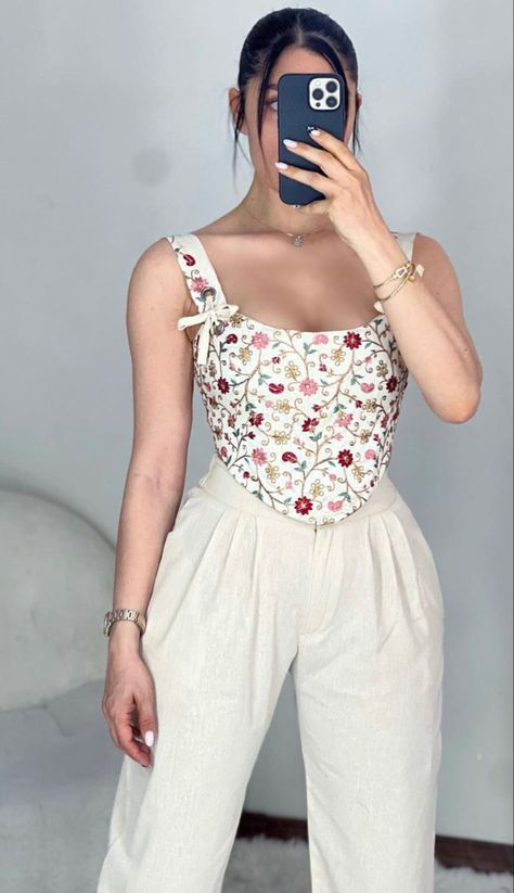 Corset Top And Pants Outfit, Trendy Indian Wear, Trendy Outfits Indian, Lehenga Designs Simple, Iranian Women Fashion, Casual Indian Fashion, Desi Fashion Casual, Fashion Top Outfits, Traditional Indian Outfits