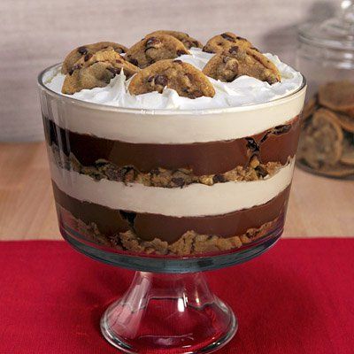 Stale Cookies What To Do With, Cookie Trifle, Cookies Dark Chocolate, Dark Chocolate Pudding, Trifle Bowl Recipes, Trifle Dessert Recipes, Triple Chocolate Cookies, Layered Dessert, Trifle Desserts