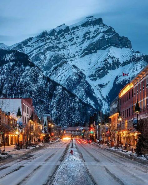 Banff Alberta, Cascade Mountains, American Travel, Amazing Pics, Countries Of The World, Beautiful World, Cool Places To Visit, Night Life, Travel Blogger