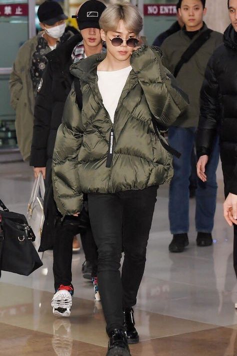 Jimin Airport Fashion, Bts Airport, Park Jimin Bts Wallpaper, Bts Inspired Outfits, Bts Concept Photo, Perfect Boy, Puffy Jacket, Green Outfit, Park Jimin Bts