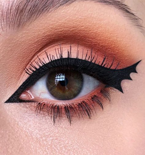 Halloween Eye Makeup, Spooky Halloween Eye Makeup Look, Spooky Halloween Eye Makeup Ideas, Halloween Eye Makeup Ideas, Spider Eye Makeup, simple Halloween eye makeup ideas Bat Eyeliner Tutorial, Bat Eye Makeup, Easy Halloween Eyeliner, Bat Liner, Ghost Eyeliner, Easy Halloween Eye Makeup, Halloween Eyeliner Looks, Bat Wing Eyeliner, Bat Eyeliner