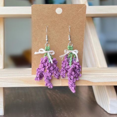 Handmade Crochet Hanging Lavender Bunch Dangle Earrings. Made With 925 Sterling Silver Hypoallergenic Earring Hooks And Comes With Silicone Backs. Crochet Lavender Earrings, Cool Crochet Accessories, Crochet Plant Accessories, How To Make Crochet Earrings, Crochet Plant Earrings, Mini Crochet Earrings, Crochet Earrings Holder, Crochet Bussines Idea, Crochet Earrings Pattern Tutorials