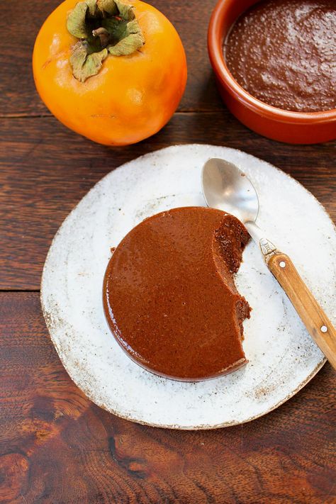 Coco Powder Recipes, Chocolate Persimmon, Recipes For Hosting, Persimmon Pudding, Chai Recipes, Cocoa Powder Recipes, Persimmon Recipes, Recipes By Ingredients, Tropical Food